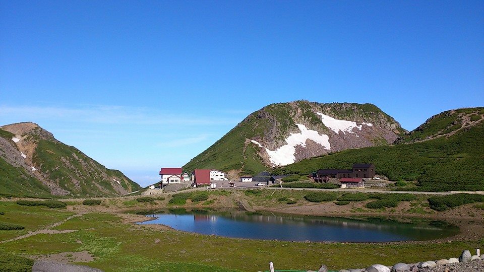 頂上に広がる盆地